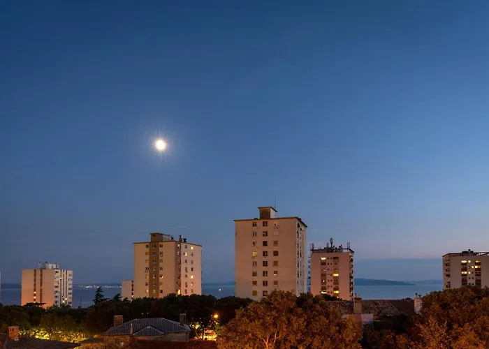 Paha-paha Modern Design, Sea View, Fast Wifi And Street Parking 公寓 *