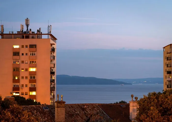 Paha-paha Modern Design, Sea View, Fast Wifi And Street Parking 公寓 *
