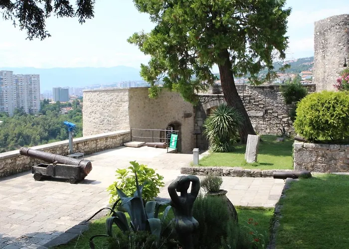 Paha-paha Modern Design, Sea View, Fast Wifi And Street Parking