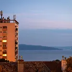 Paha-paha Modern Design, Sea View, Fast Wifi And Street Parking Διαμέρισμα *