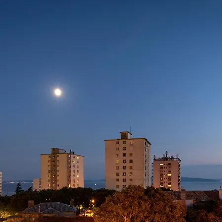 Paha-paha Modern Design, Sea View, Fast Wifi And Street Parking Διαμέρισμα *