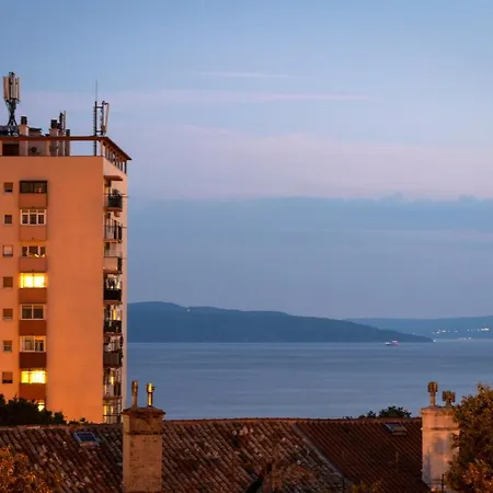 Paha-paha Modern Design, Sea View, Fast Wifi And Street Parking Διαμέρισμα *